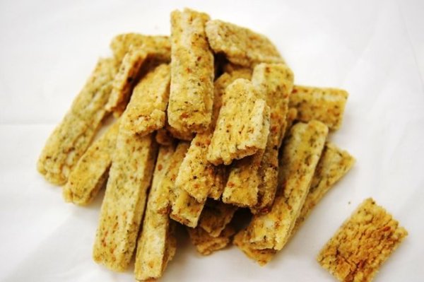 画像2: 硬蔵(かたいぞう)★ゴマ入り揚げのり餅 (2)